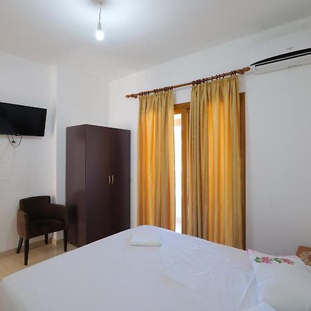Arijons Apartments Sarande Bagian luar foto