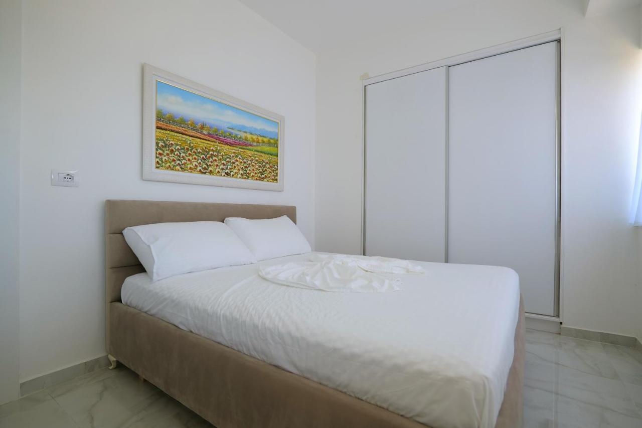 Arijons Apartments Sarande Bagian luar foto