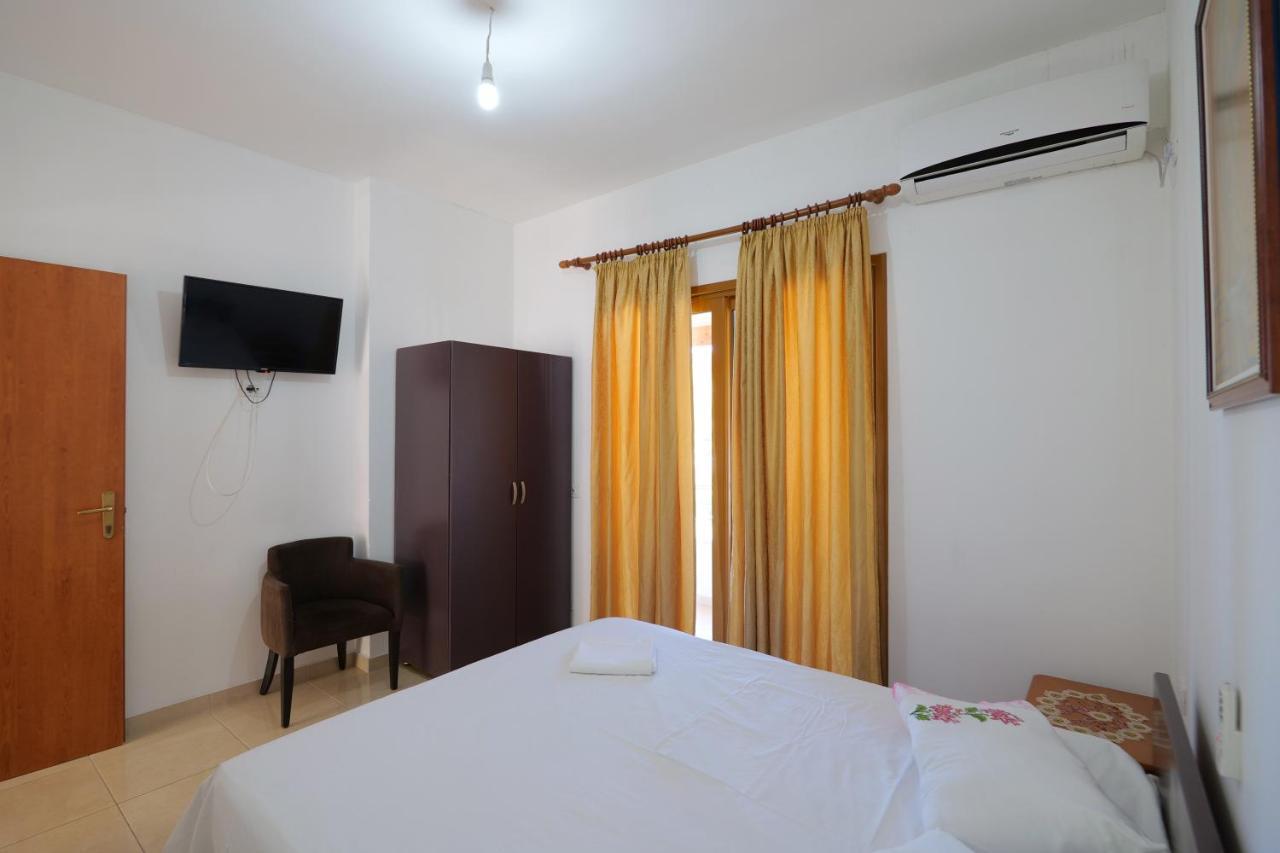Arijons Apartments Sarande Bagian luar foto
