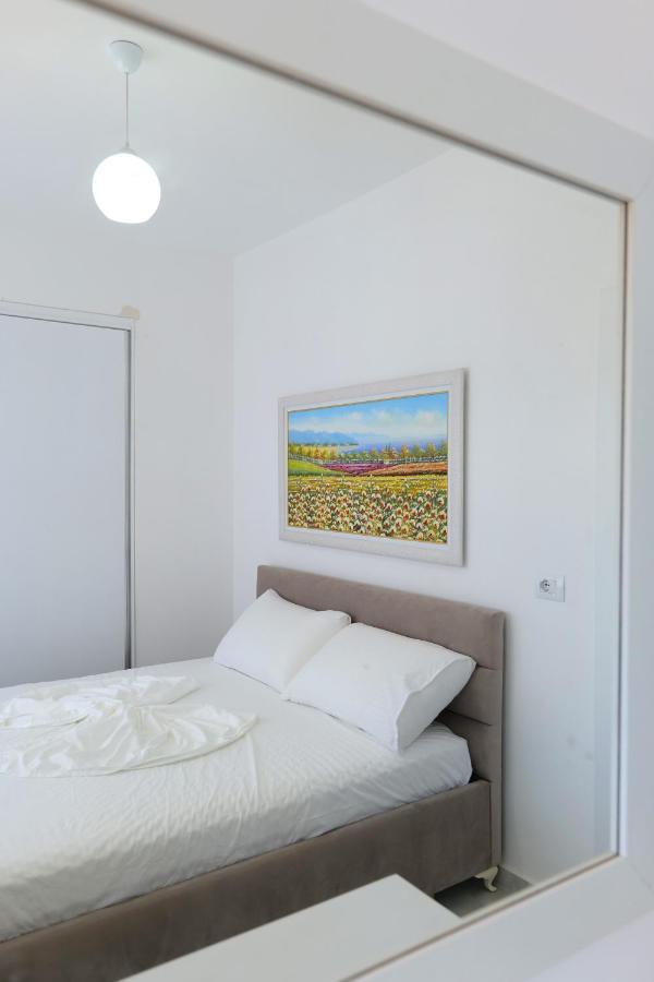 Arijons Apartments Sarande Bagian luar foto